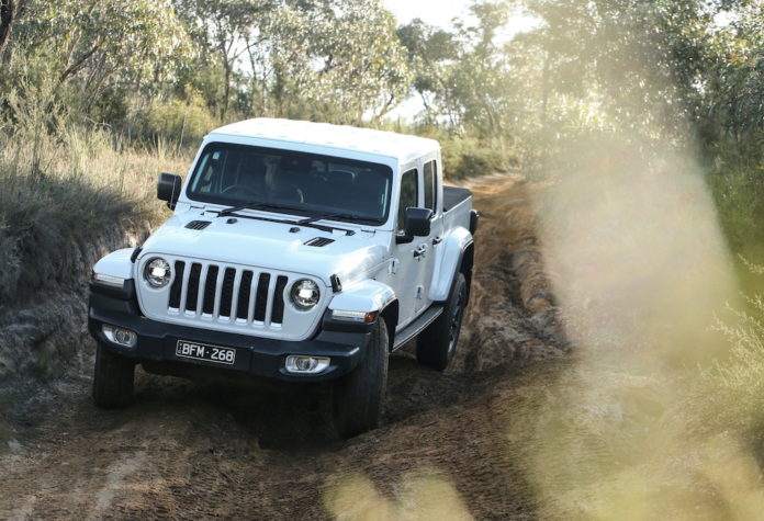 MotoFomo Reviews the Jeep Gladiator Overland