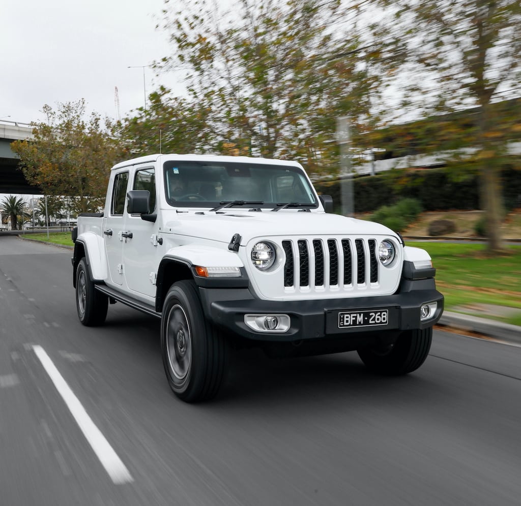 MotoFomo Reviews the Jeep Gladiator Overland